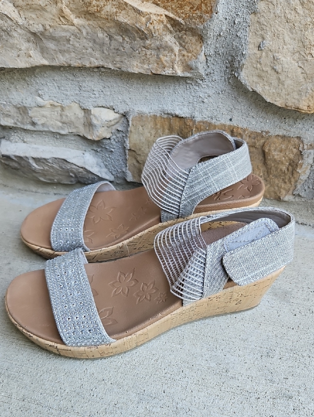Skechers Silver Sparkle Elastic Strap Sandals 7 New Luxe Foam - Picture 5 of 11